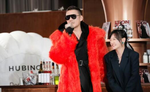 薛佳凝与胡兵重逢 两人激动拥抱“红了眼眶”